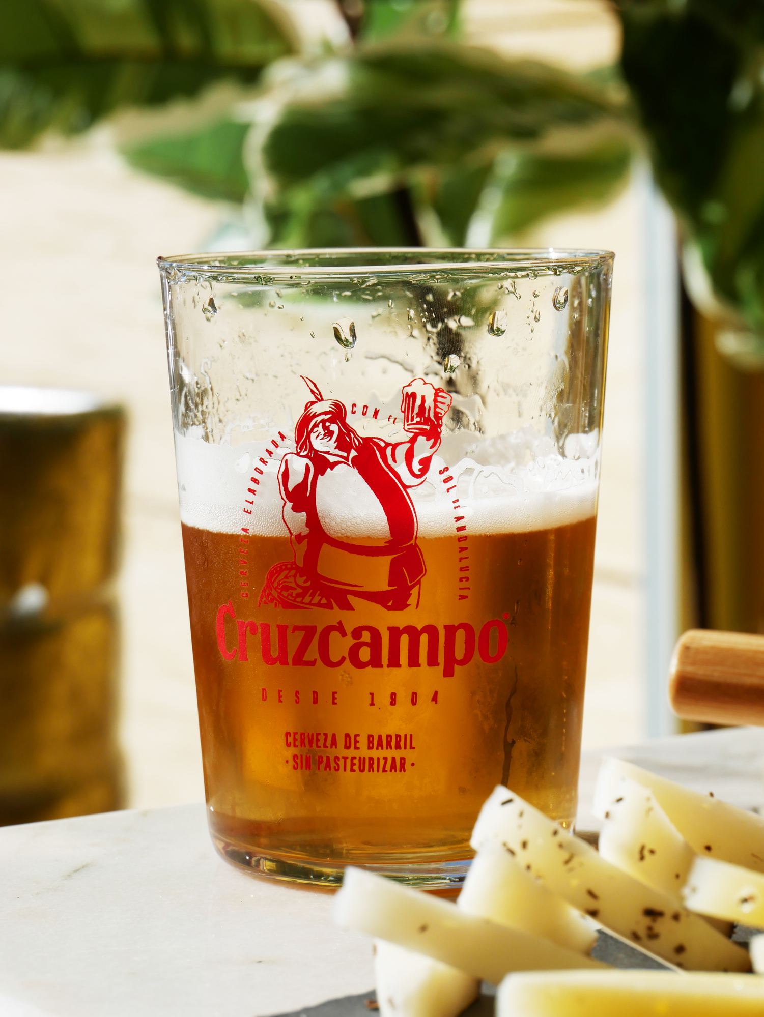 Cerveza Cruzcampo en restaurante Madreselva Tapas Sevilla