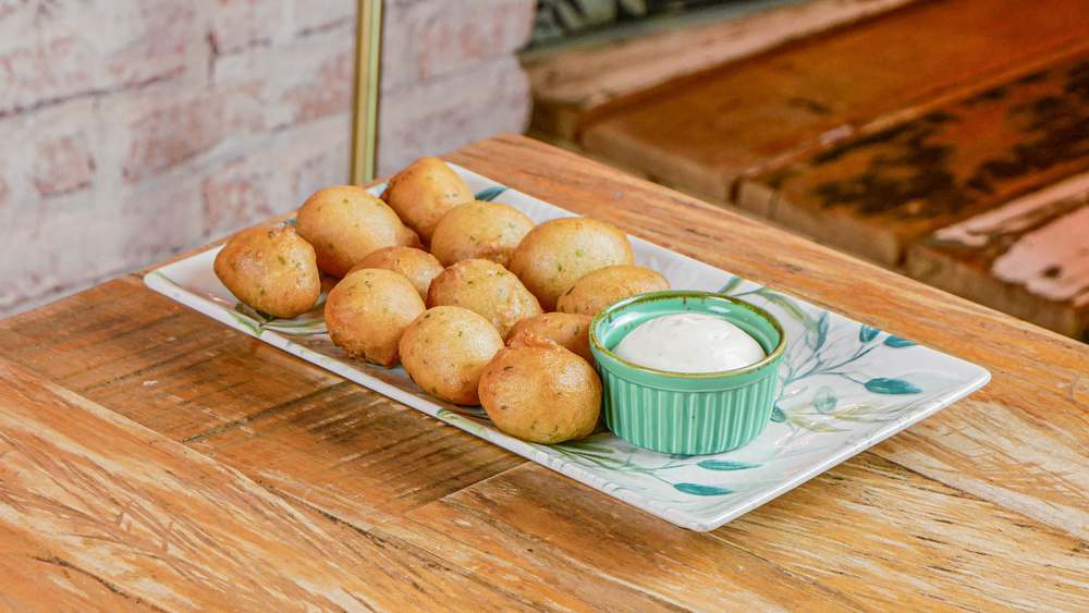 Buñuelos de bacalao en restaurante Madreselva Tapas Sevilla