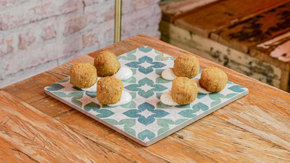 Croquetas de boletus y trufa en restaurante Madreselva Tapas Sevilla