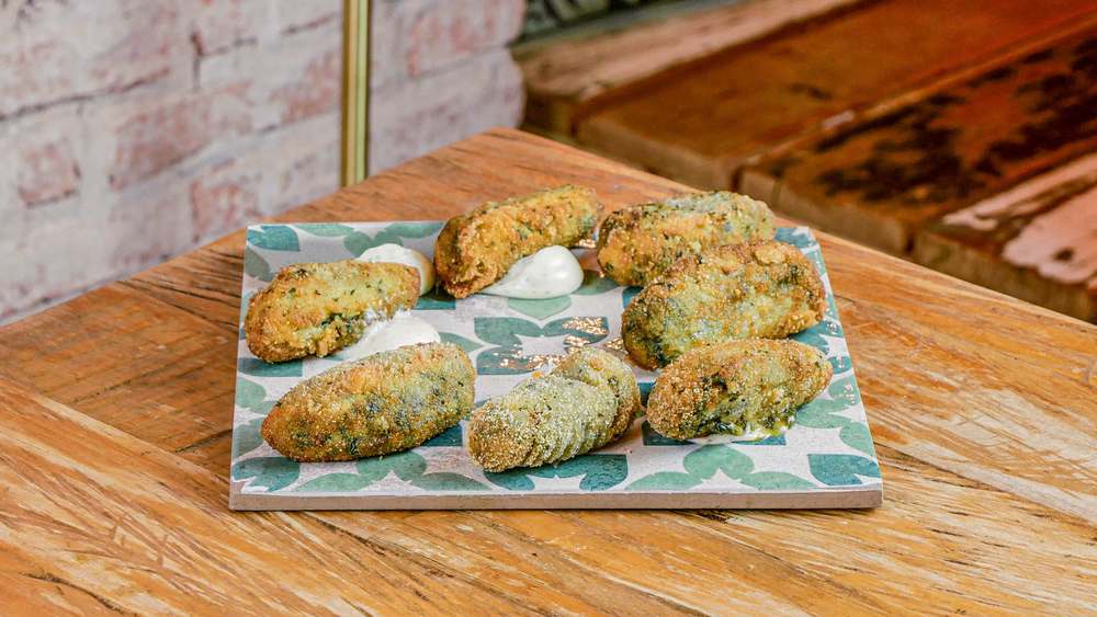 Croquetas de espinacas en restaurante Madreselva Tapas Sevilla