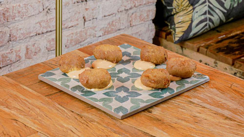 Croquetas de pulpo en restaurante Madreselva Tapas Sevilla