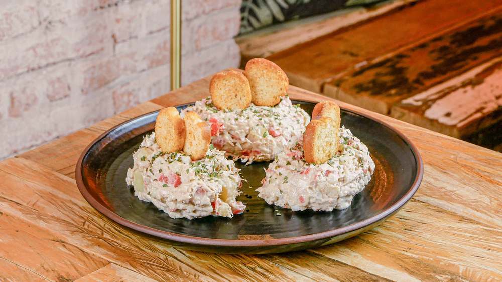 Ensaladilla en restaurante Madreselva Tapas Sevilla