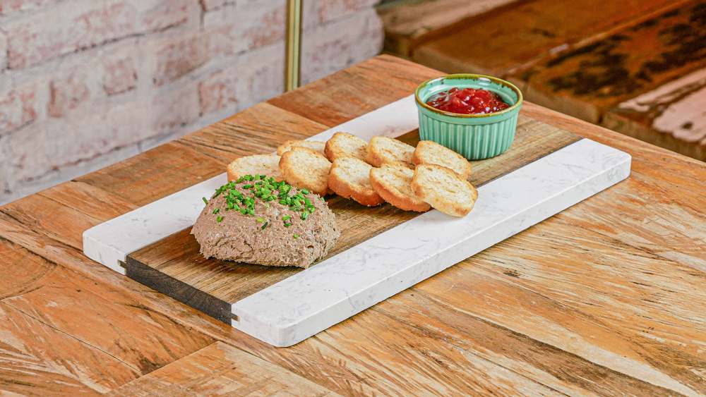 Paté casero en restaurante Madreselva Tapas Sevilla