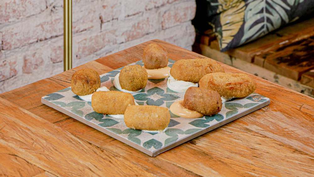 Surtido de croquetas en restaurante Madreselva Tapas Sevilla