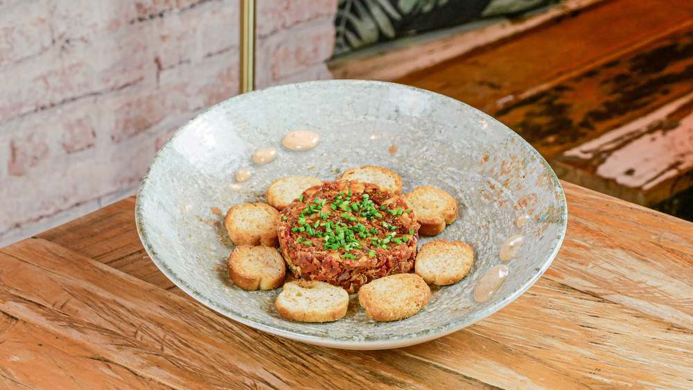 Tartar de caña de lomo en restaurante Madreselva Tapas Sevilla
