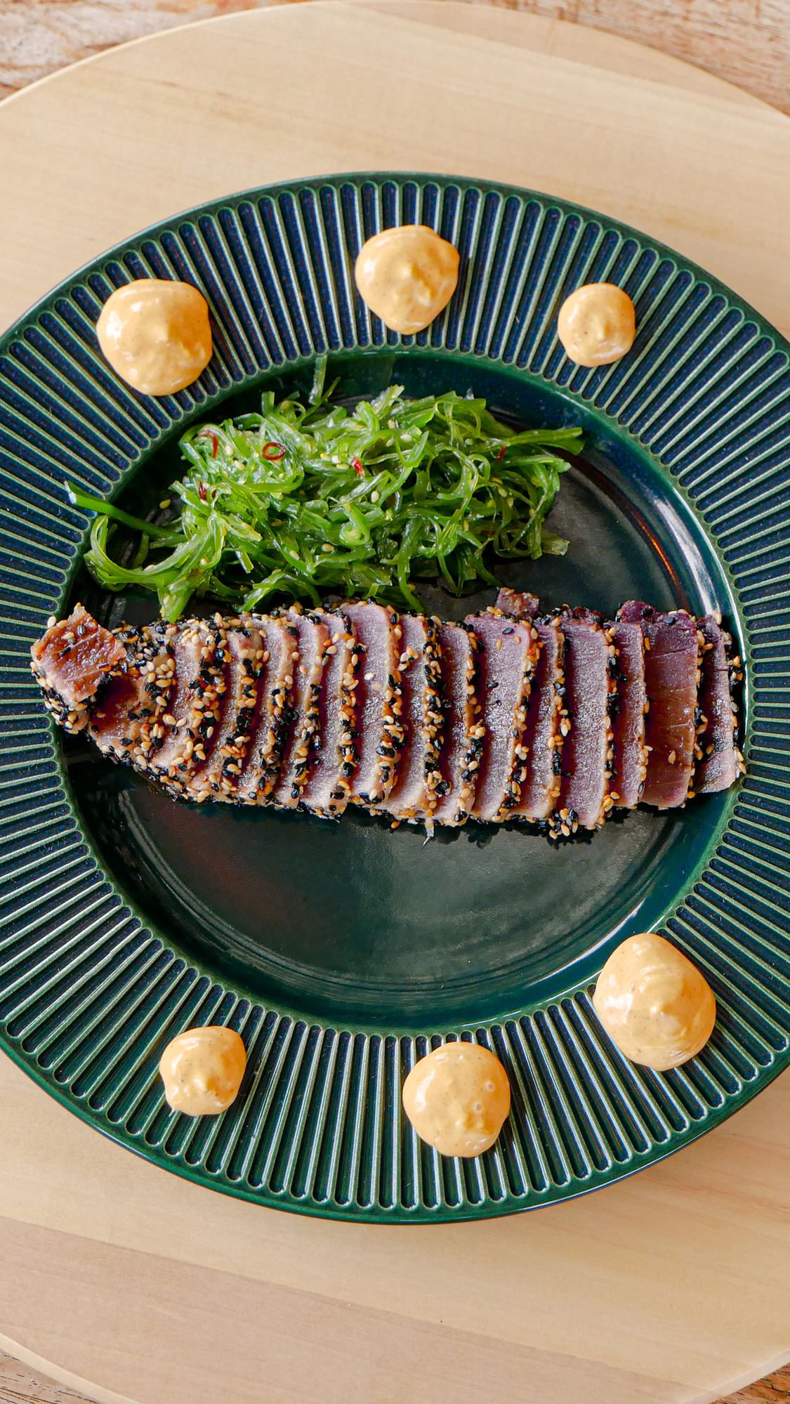 Tataki de atún en restaurante Madreselva Tapas Sevilla